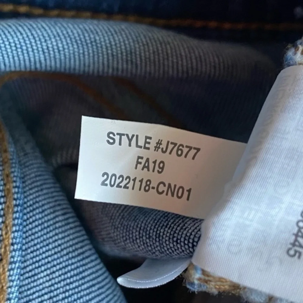 Madewell • Curvy High-Rise Skinny Jeans in Danny Wash: TENCEL™ Denim Edition